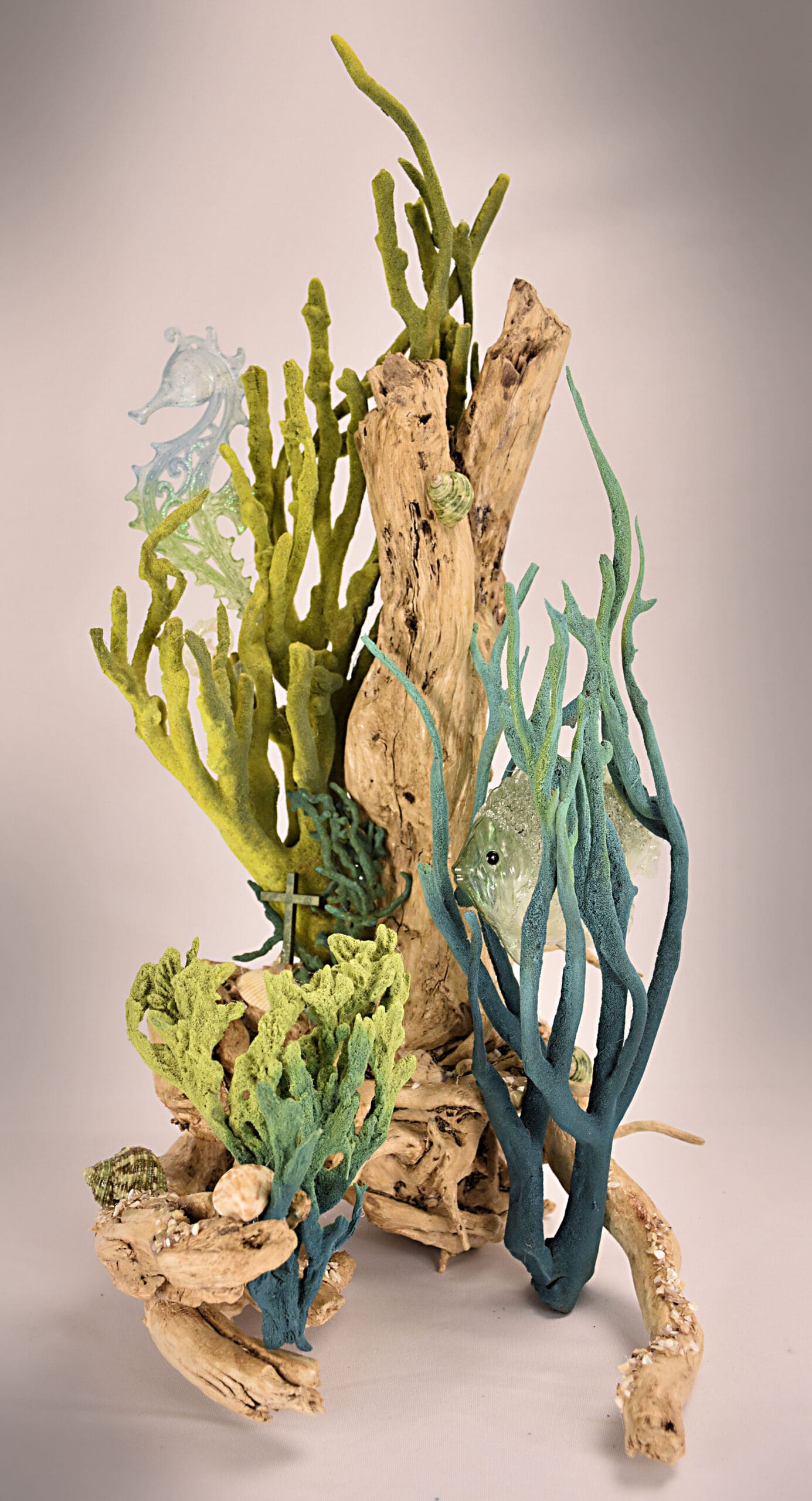 Seahorse N Fish tree trunk 9x18